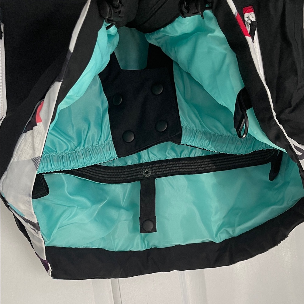 Geometric Patterned Hooded Jacket - image 6